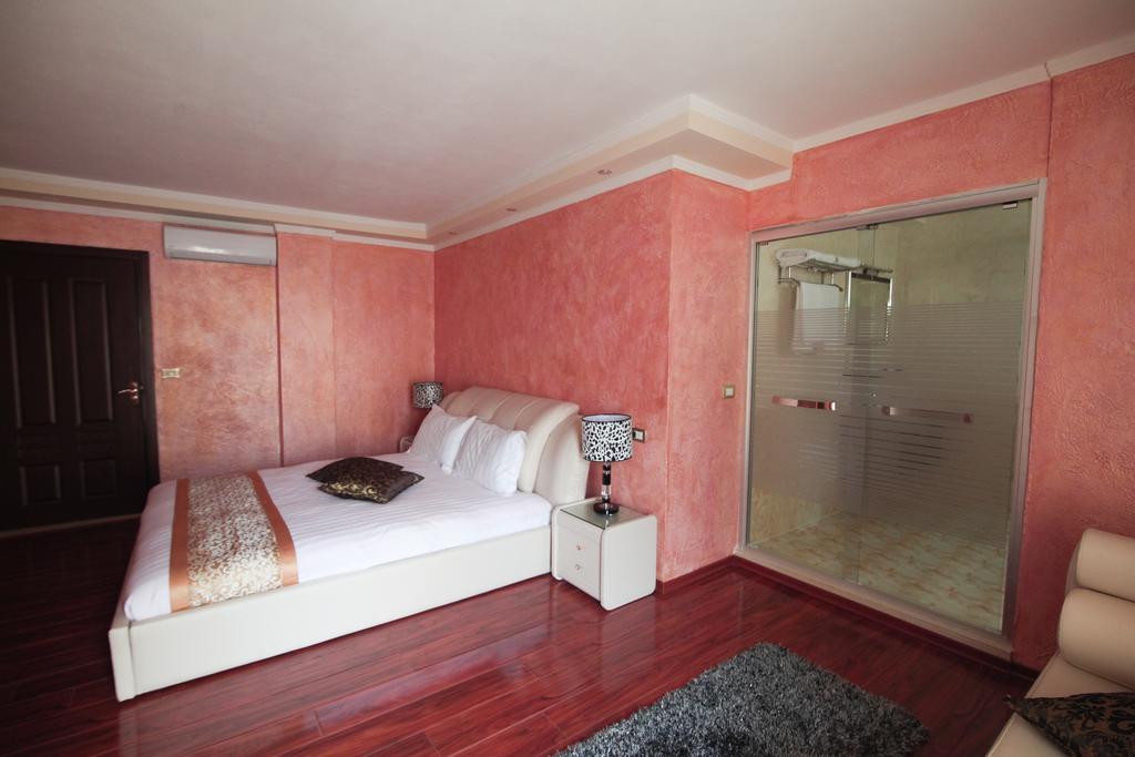 Hotel Carmen Shkoder Luaran gambar