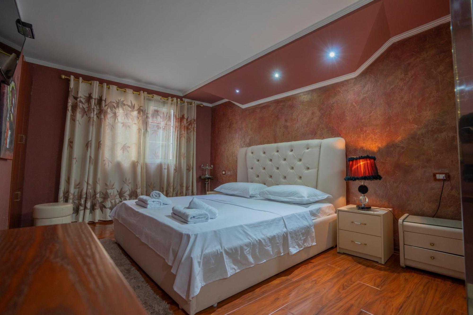 Hotel Carmen Shkoder Luaran gambar