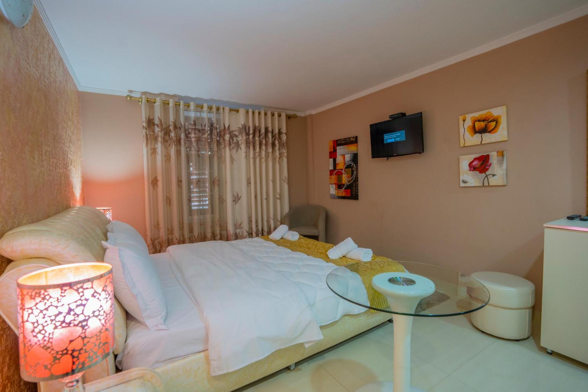 Hotel Carmen Shkoder Luaran gambar