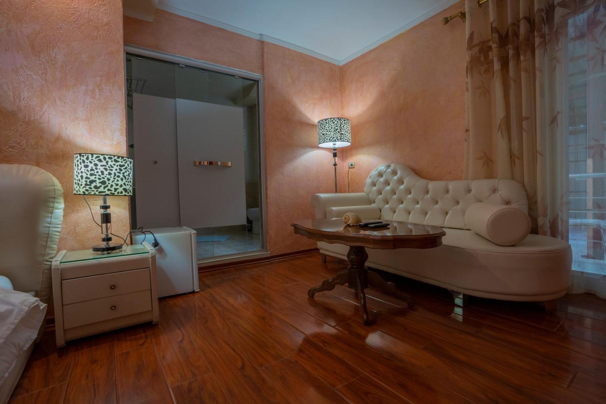 Hotel Carmen Shkoder Luaran gambar