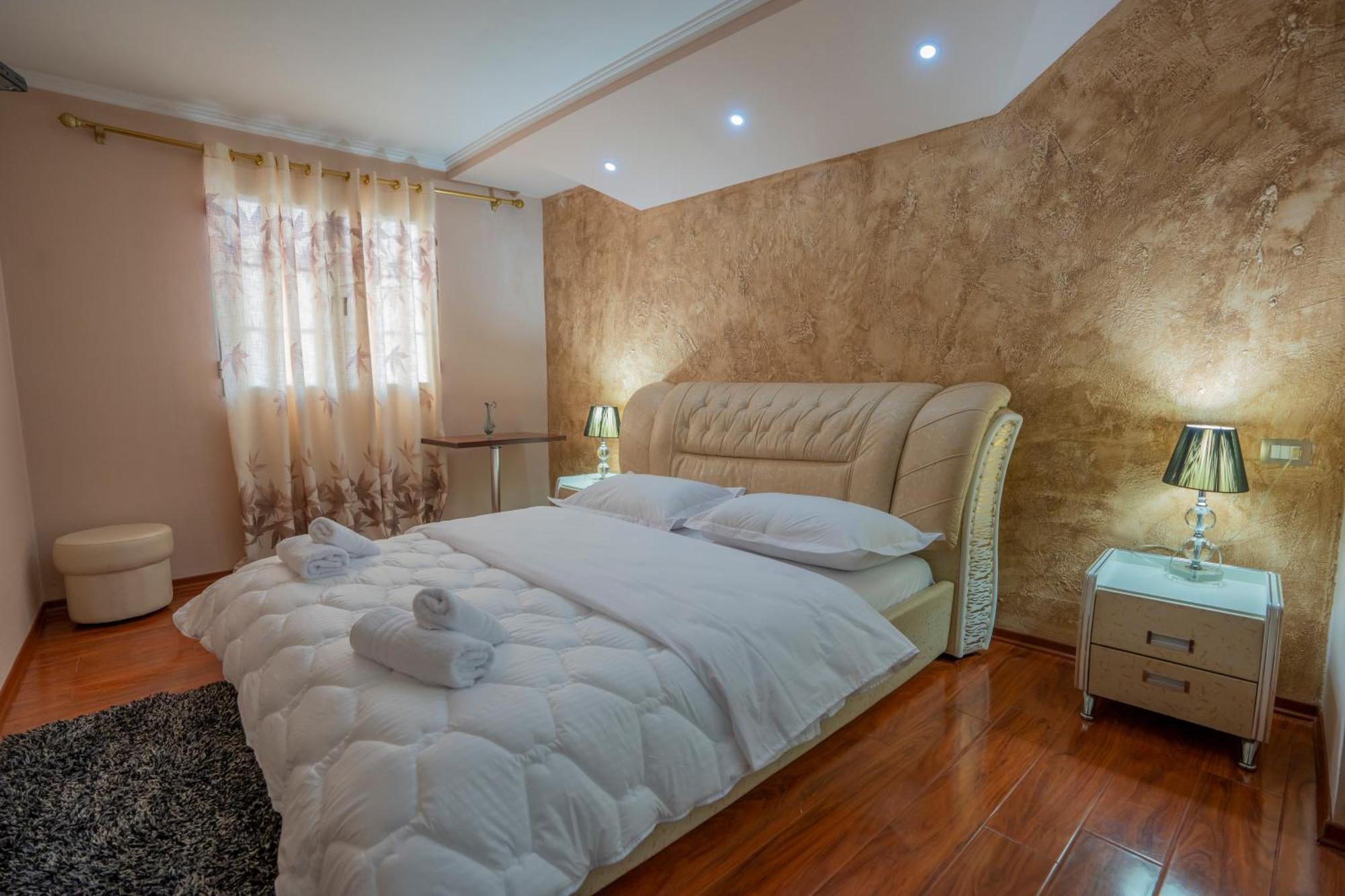 Hotel Carmen Shkoder Luaran gambar