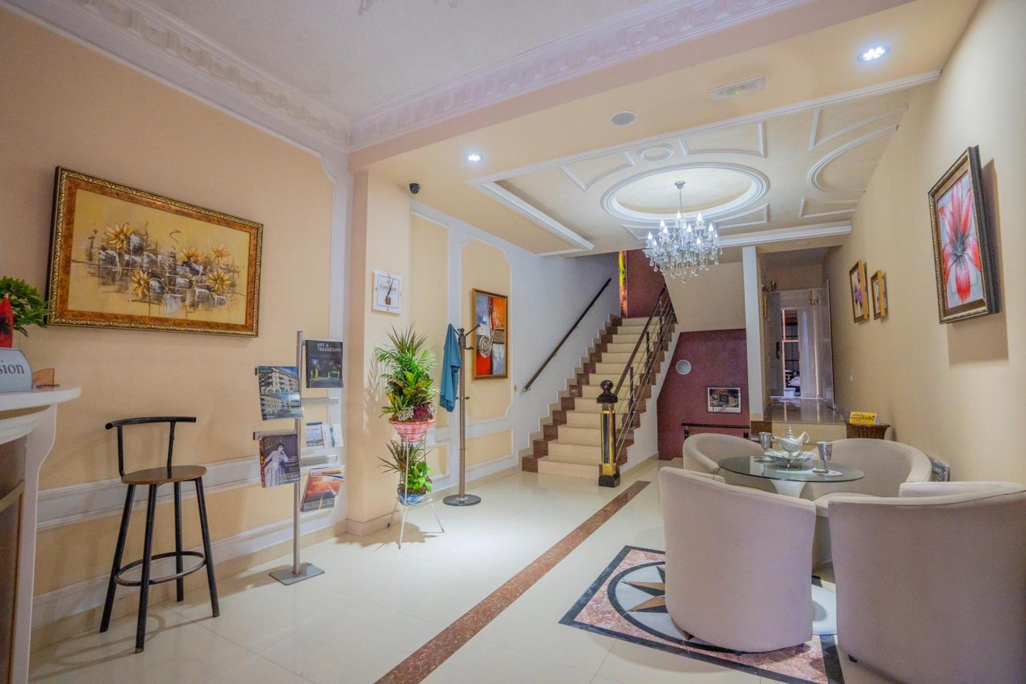 Hotel Carmen Shkoder Luaran gambar