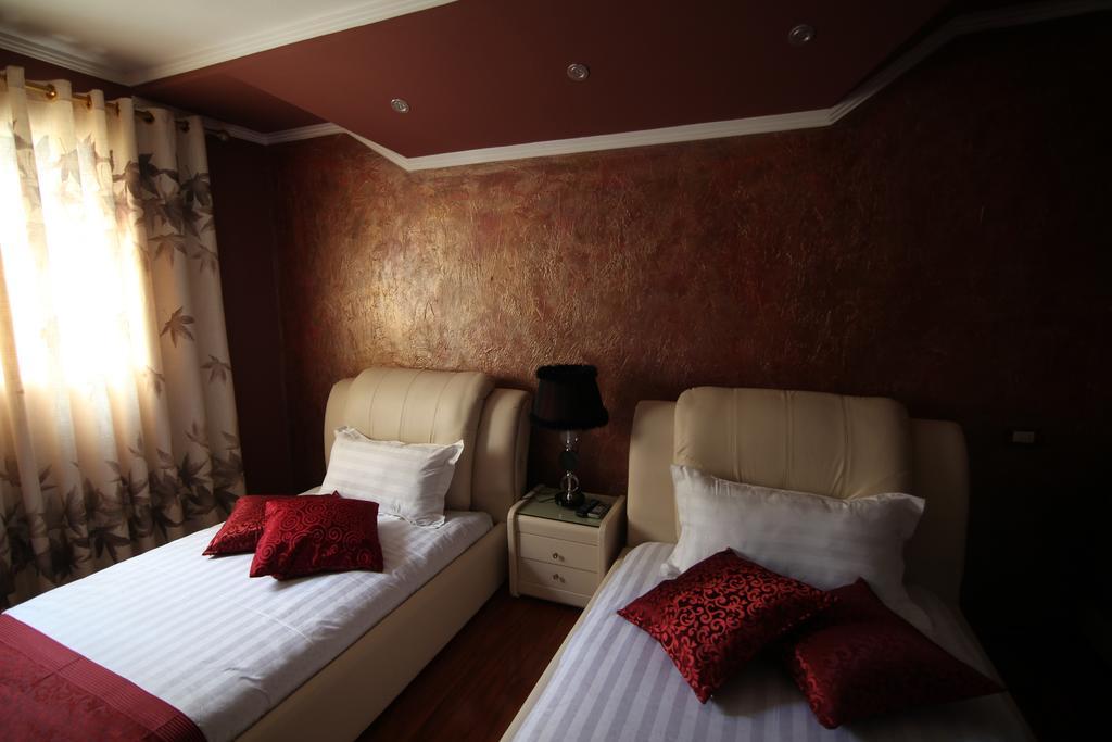 Hotel Carmen Shkoder Luaran gambar