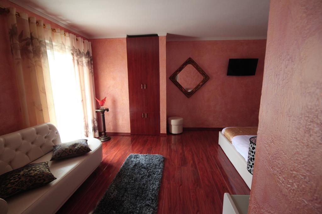 Hotel Carmen Shkoder Bilik gambar