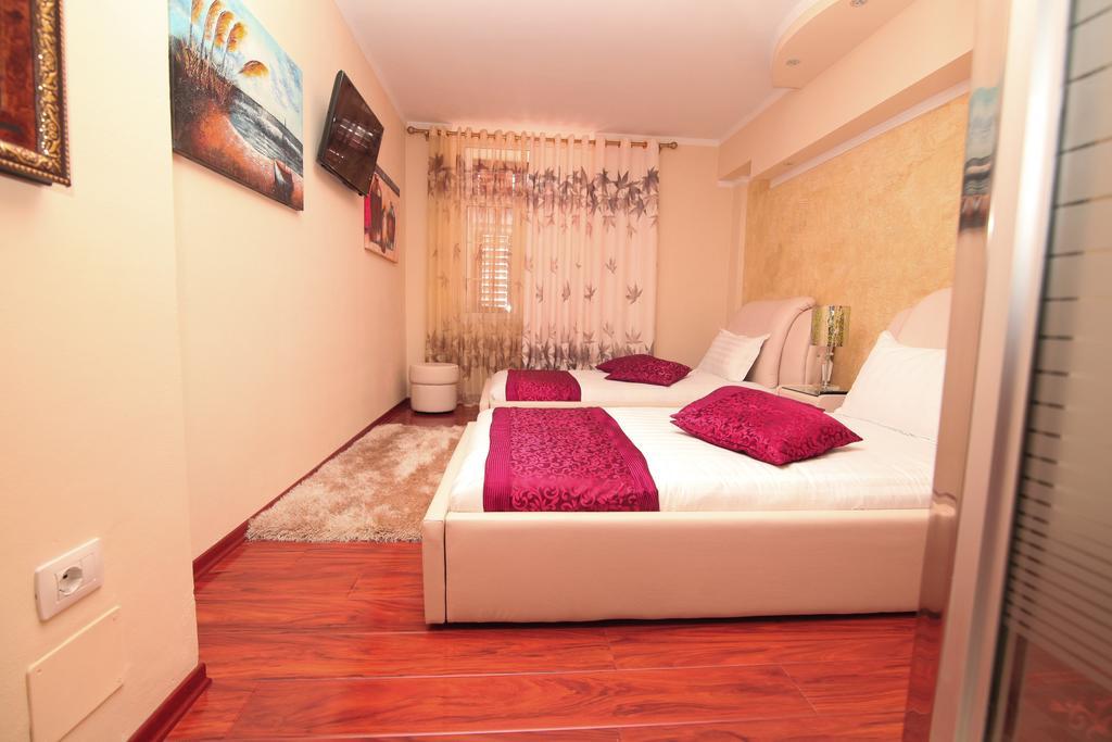 Hotel Carmen Shkoder Luaran gambar