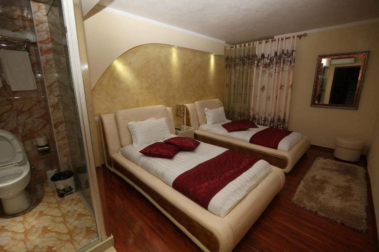 Hotel Carmen Shkoder Luaran gambar